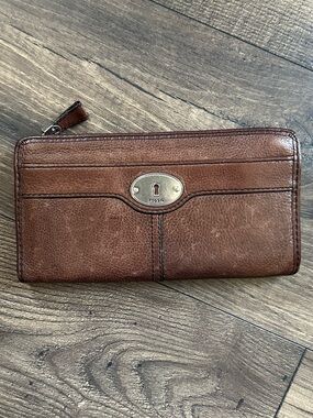 Fossil Maddox Leather Zip Around Wallet